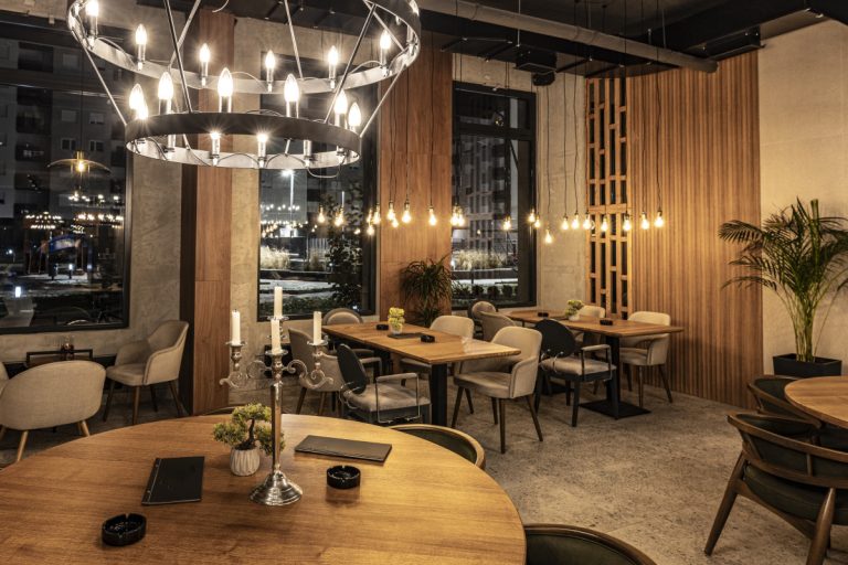 Popular restaurant chain imitates MicroStrategy and Tesla in its operations