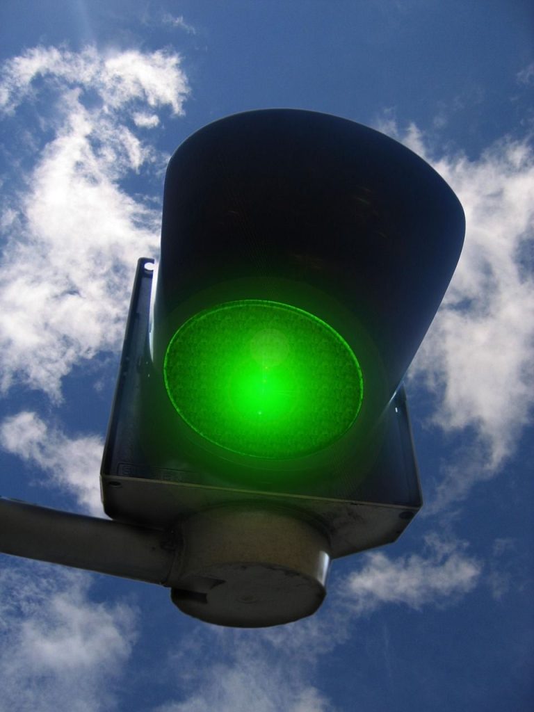 Proven BTC MACD Indicator Flashes Green, Supporting Analysts’ $140K-$200K Price Predictions