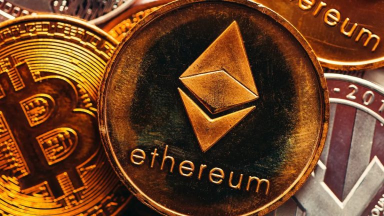 Analysts Explain Why ETH is en Route to Overtaking Bitcoin
