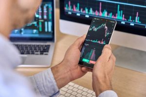 Crypto Investors Open Up About $200K Losses to Million-Dollar Mistakes — What Their Stories Teach About Market Psychology