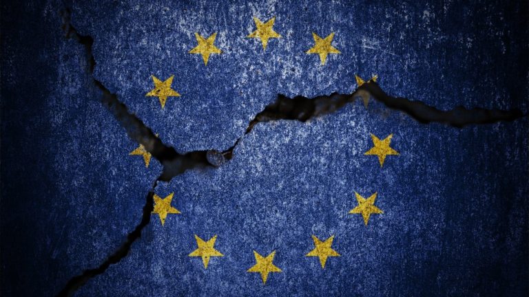 EU Might Make Bitcoin Illegal, XRP and RLUSD Aim to Replace SWIFT, and More — Week in Review – Bitcoin.com News